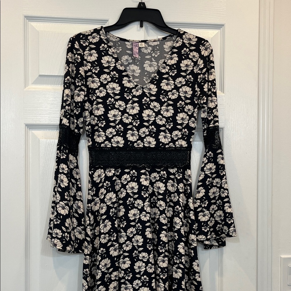 Floral Black and White Long Sleeve Dress
